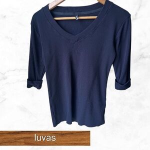 Iuvas size large ribbed v-neck  t-shirt